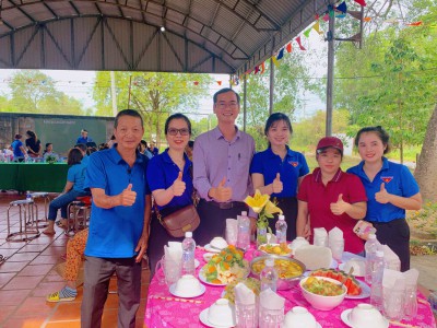 Mâm Cơm Ngày Tết - San Sẻ Yêu Thương