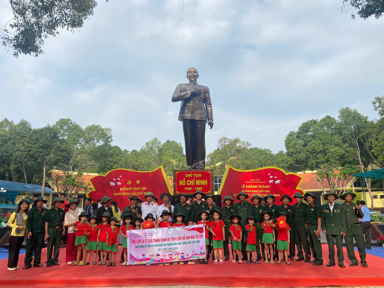 Trẻ lớp lá tham quan di tích lịch sử Địa Đạo Củ Chi năm học 2024- 2025