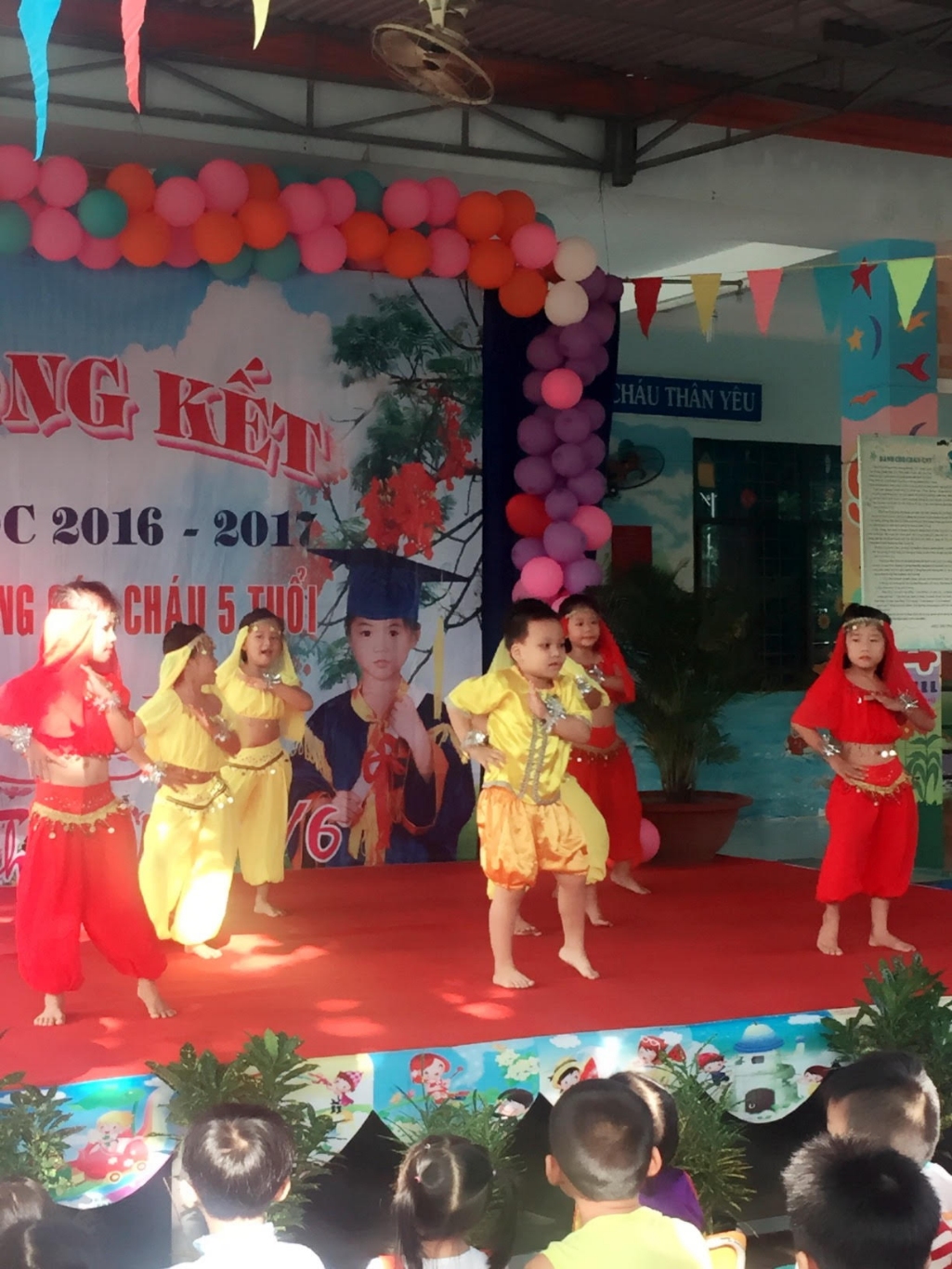 Bài múa lớp chồi trong Lễ tổng kết