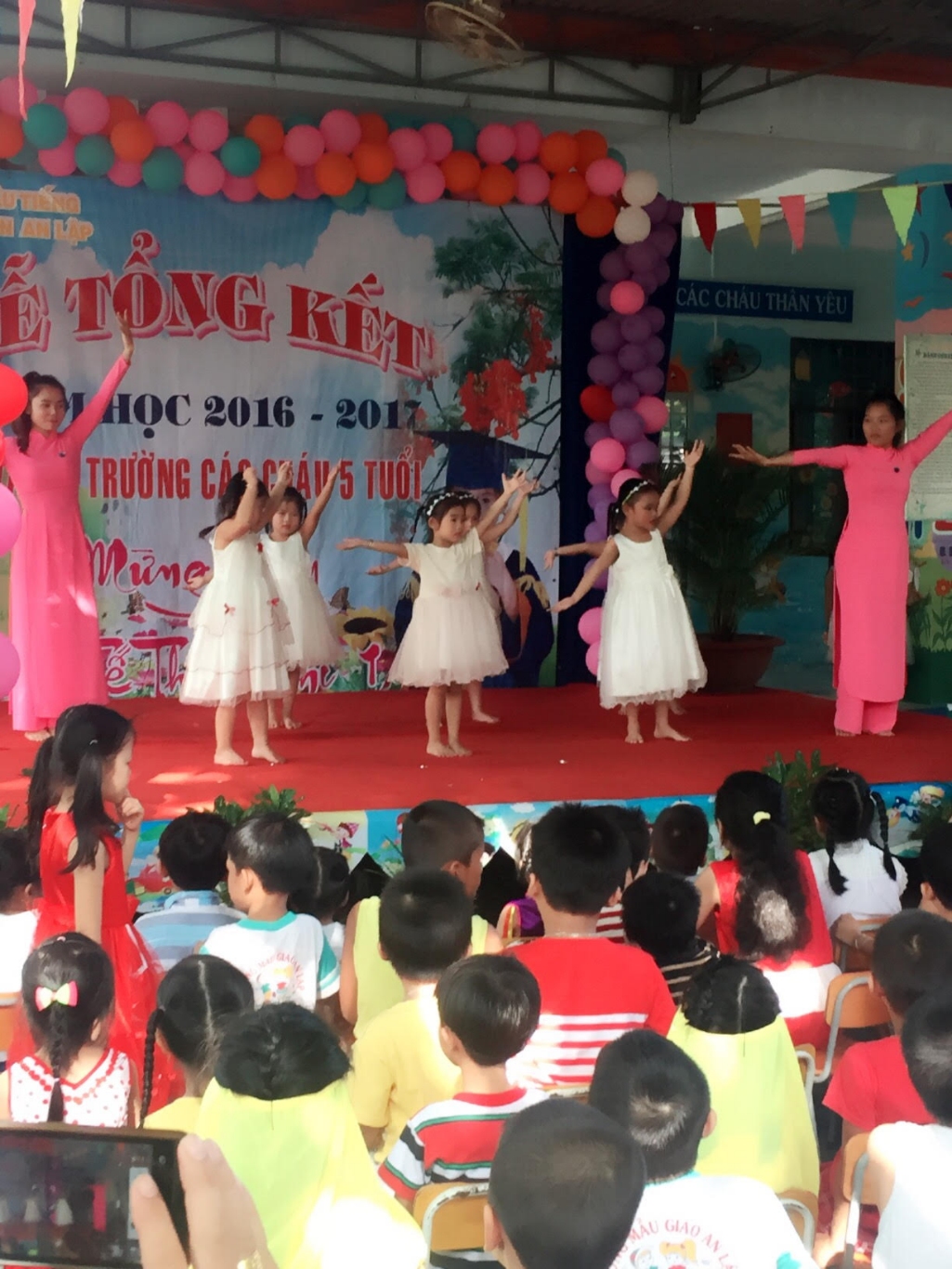 Bài múa lớp lá