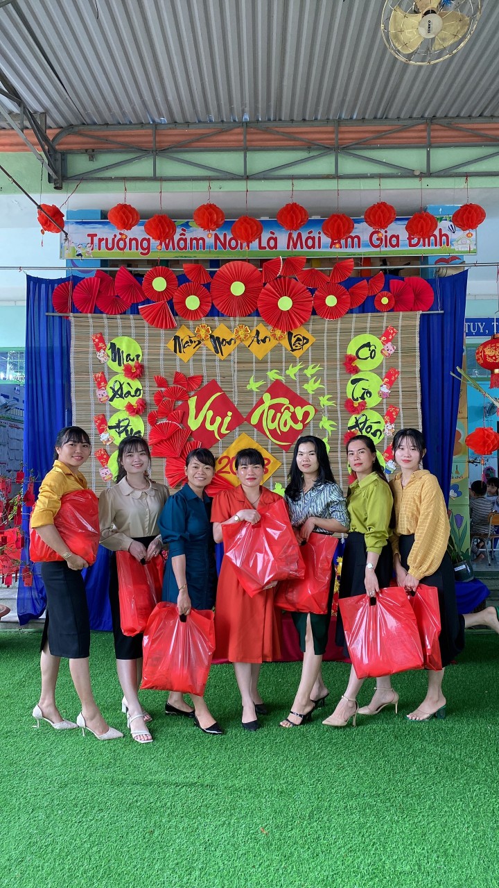 CĐCS Trường Mầm Non An Lập Tặng Quà Tết Cho Đoàn Viên Công Đoàn năm 2023