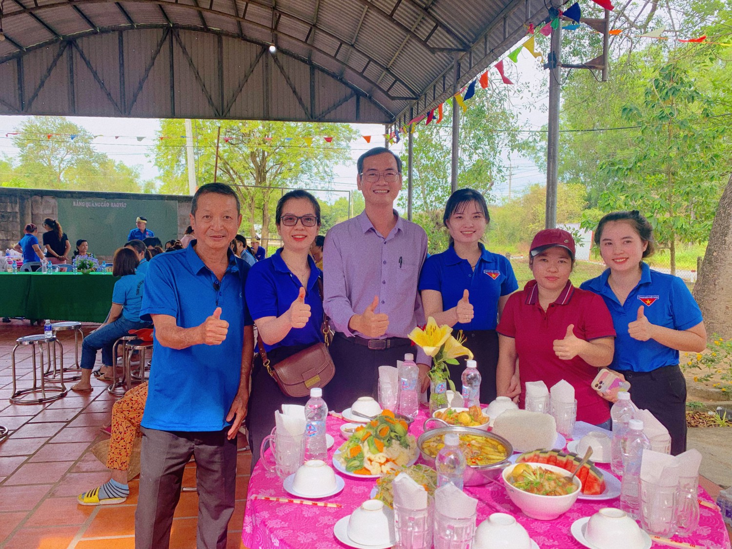 Mâm Cơm Ngày Tết - San Sẻ Yêu Thương