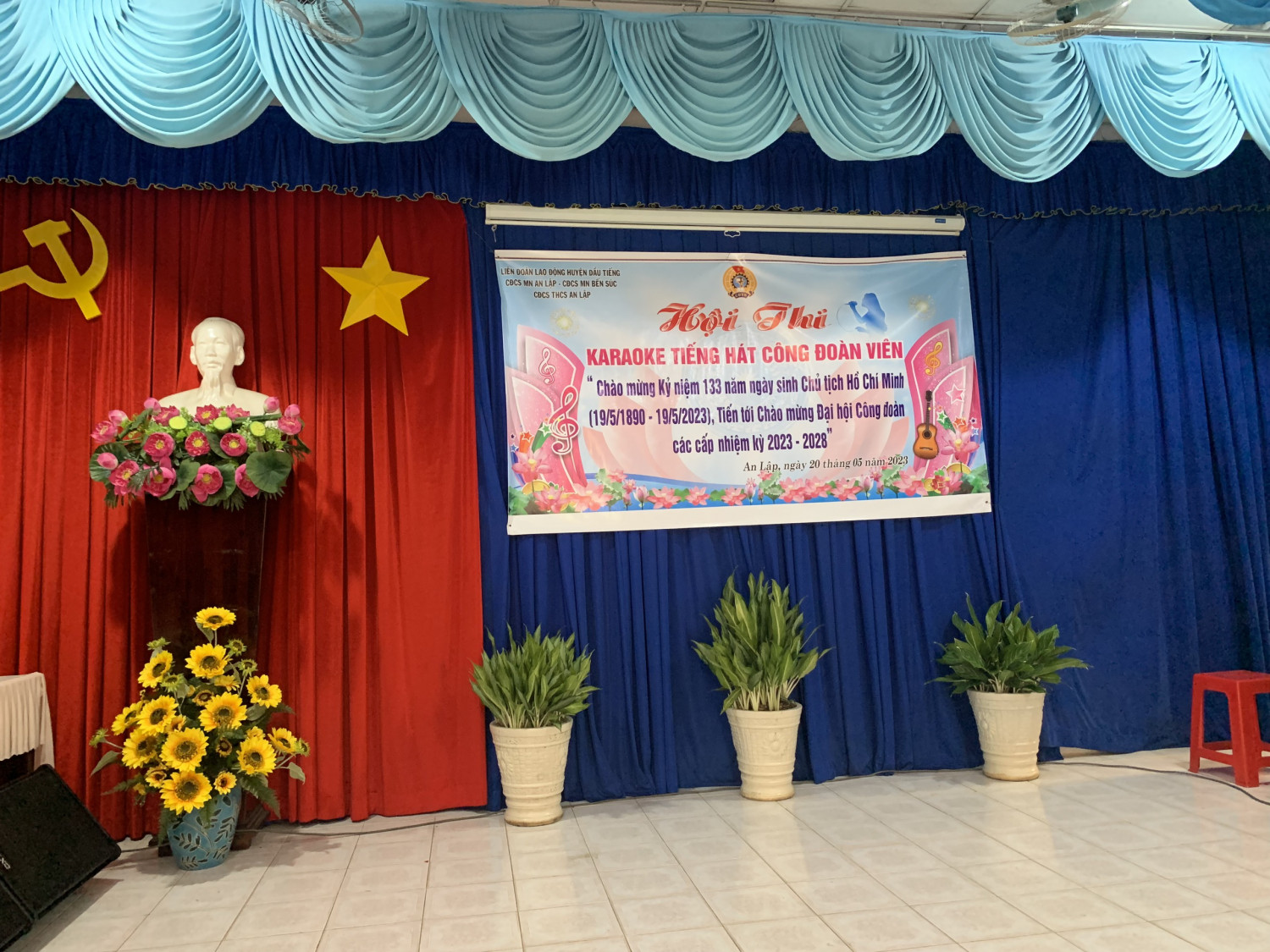 Hội thi tiếng hát karaoke chào mừng ngày sinh nhật Bác