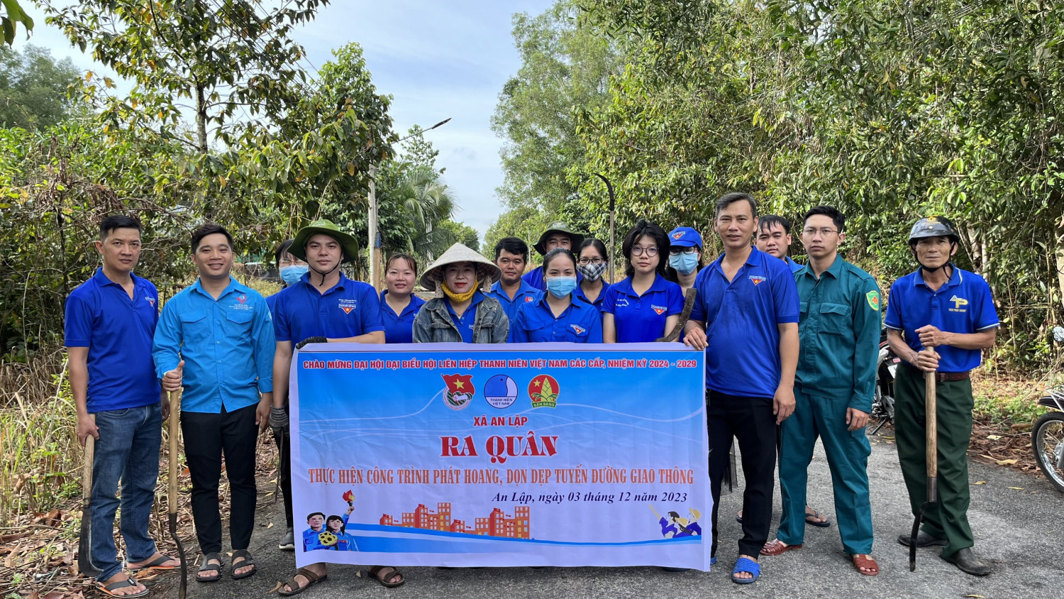 Ra Quân Ngày Chủ Nhật Xanh " Phát Hoang Và Dọn Vệ Sinh Các Tuyến Đường Dân Cư "