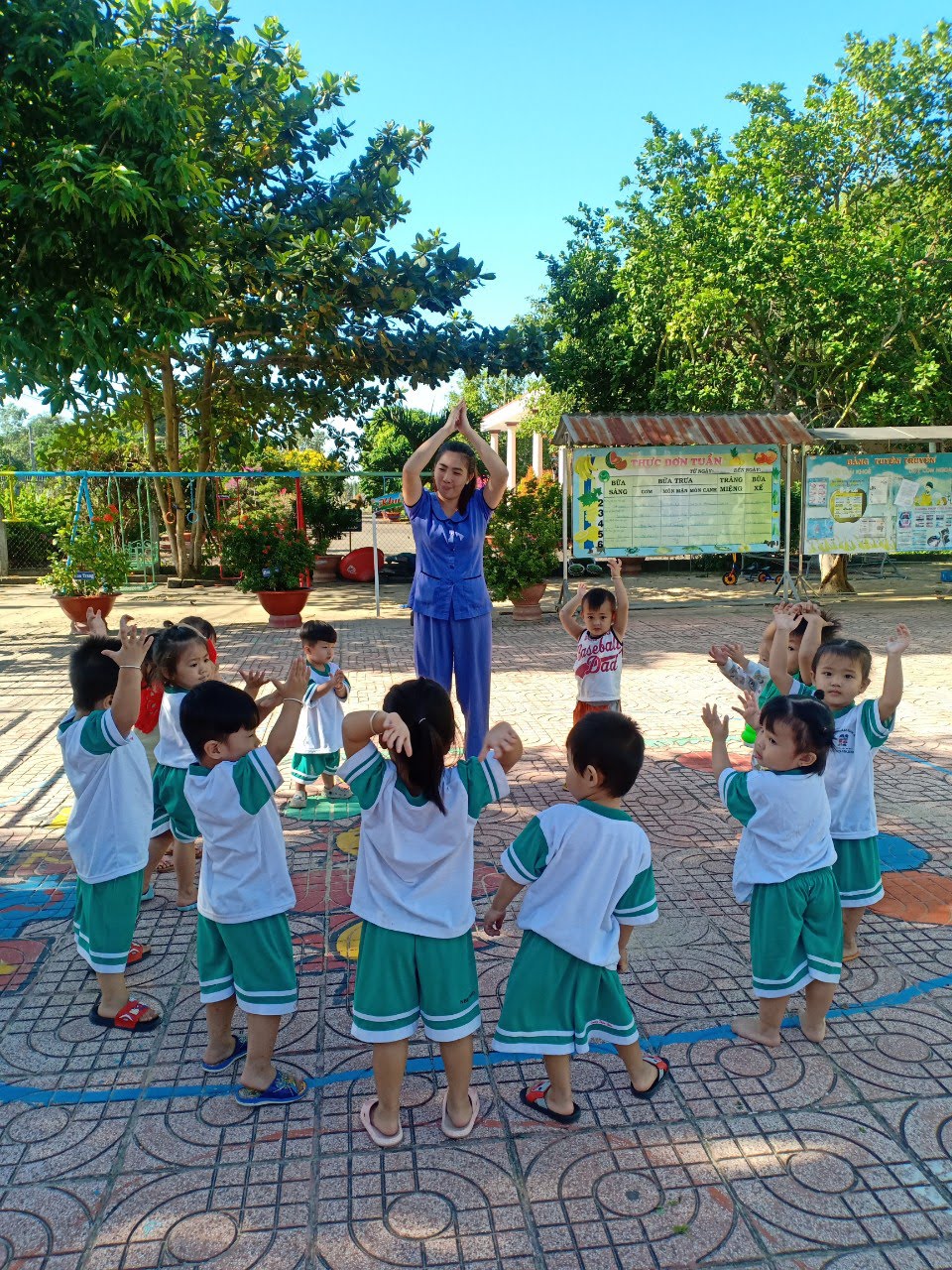 Cùng Cô Tập Thể Dục